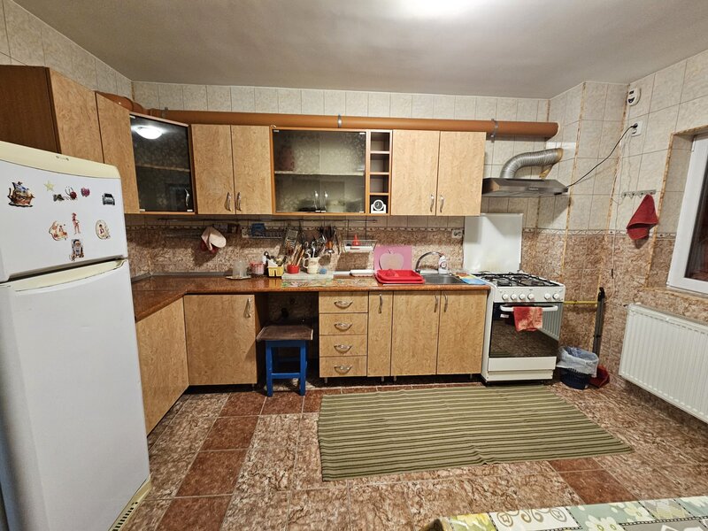 Rahova, Teius, garsoniera in vila